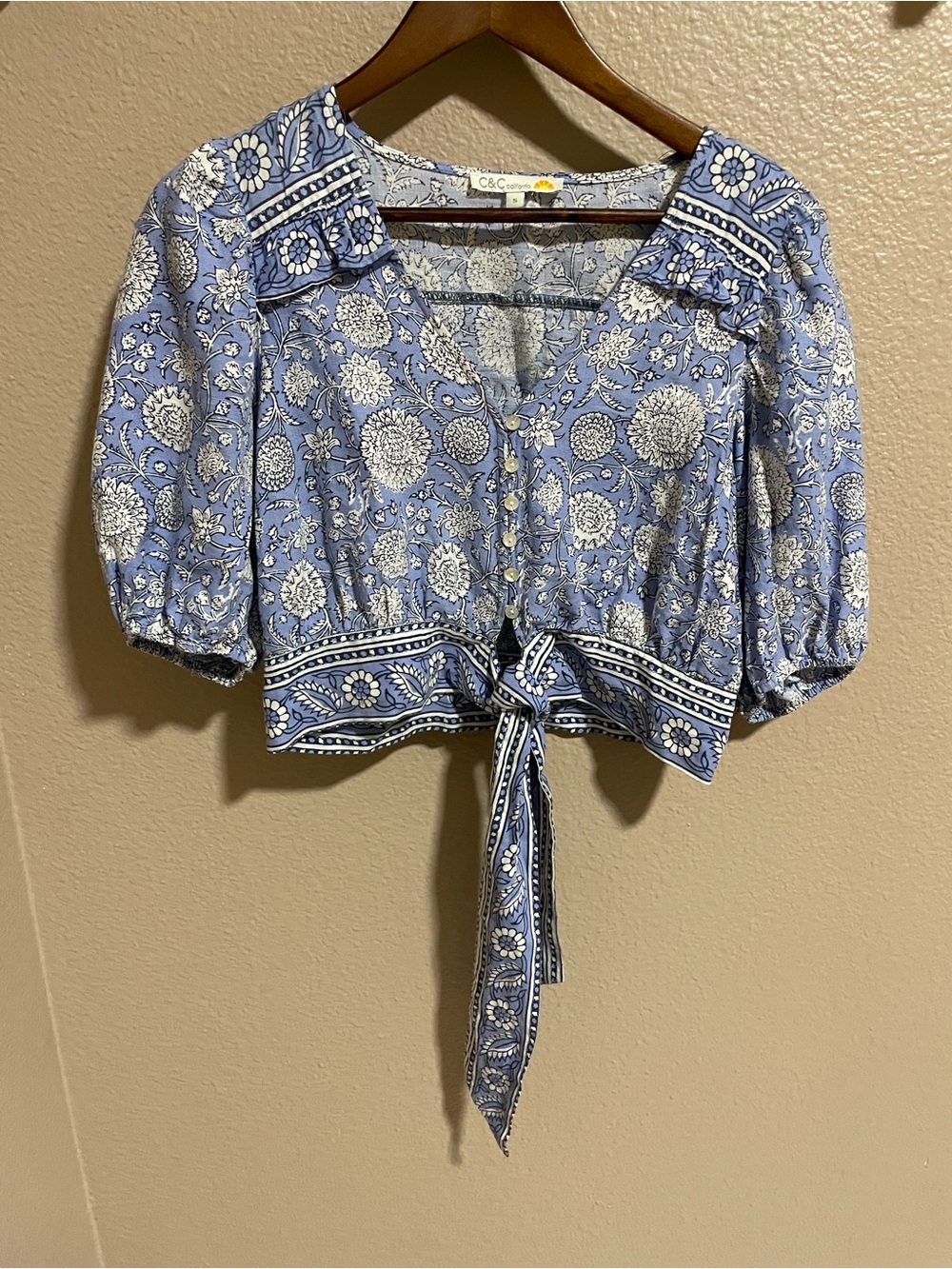 C&C California Sky Blue White Floral Tie-Front Crop Top